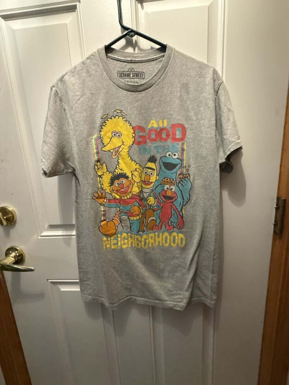 Sesame Street All Good in the Neighborhood T-Shirt Size M Gray